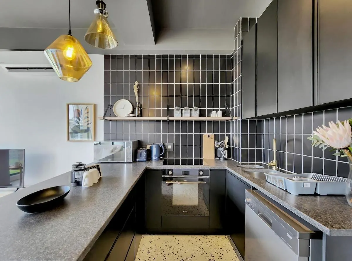9Th Floor Modern, Elegant Stay In City Pool Cape Town